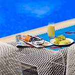 Boutique 5 & - Adults Only Otel